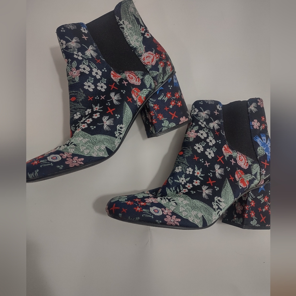 Indigo rd 91/2 medium Floral Embroidered Ankle Boots